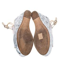 مملوكة مسبقًا صندل شانيل فتحة كعب مقدمة مفتوحة كعب روكي منقوش فضي ميتالك PVC مقاس 38