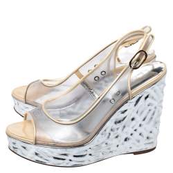 مملوكة مسبقًا صندل شانيل فتحة كعب مقدمة مفتوحة كعب روكي منقوش فضي ميتالك PVC مقاس 38