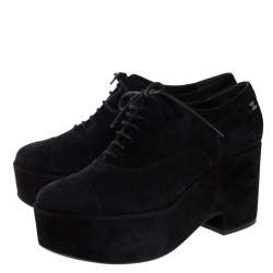 مملوكة مسبقًا حذاء أوكسفورد شانيل CC رباط نعل سميك سويدي أسود مقاس 40.5