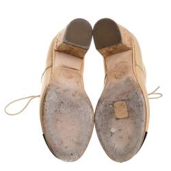 مملوكة مسبقًا بوت شانيل CC جلد بيج/أسود غطاء مقدمة مقاس 37