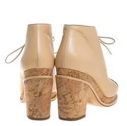 مملوكة مسبقًا بوت شانيل CC جلد بيج/أسود غطاء مقدمة مقاس 37