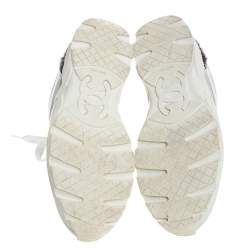 Pre Owned حذاء رياضي شانيل جلد أبيض وتويد CC عنق منخفض مقاس 36.5