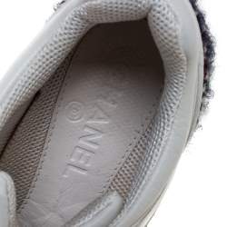 Pre Owned حذاء رياضي شانيل جلد أبيض وتويد CC عنق منخفض مقاس 36.5