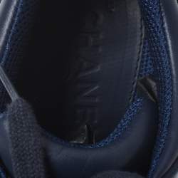 مملوكة مسبقًا Chanel Blue Leather And Satin Trim CC Low Top Sneaker Size 38