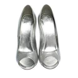 Pre Owned حذاء كعب عالي شانيل مزين شعار الماركة مقدمة مفتوحة جلد ثعبان فضي مقاس 37