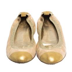 مملوكة مسبقًا Chanel Iridescent Gold Fabric And Suede Scrunch CC Cap Toe Ballet Flats Size 39