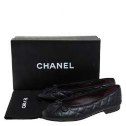 مملوكة مسبقًا Chanel Black Quilted Leather CC Bow Cap Toe Ballet Flats Size 37