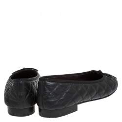 مملوكة مسبقًا Chanel Black Quilted Leather CC Bow Cap Toe Ballet Flats Size 37