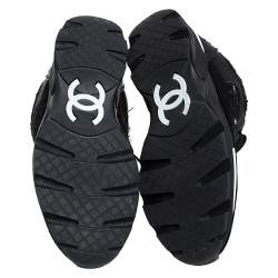 Pre Owned حذاء رياضي شانيل أربطة CC سويدي وقماش تويد أسود مقاس 37