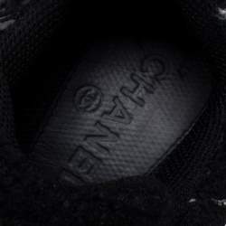 Pre Owned حذاء رياضي شانيل أربطة CC سويدي وقماش تويد أسود مقاس 37