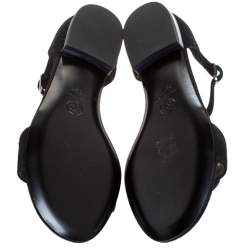 Pre Owned صندل فلات شانيل CC وردة كاميليا سير كاحل سويدي و جلد لامع أسود و بنفسجي مقاس 36.5