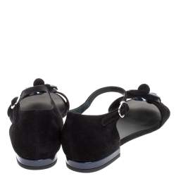 Pre Owned صندل فلات شانيل CC وردة كاميليا سير كاحل سويدي و جلد لامع أسود و بنفسجي مقاس 36.5