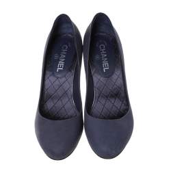 Pre Owned Chanel Blue Leather CC Heel Pumps Size 40