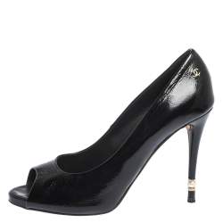 مملوكة مسبقًا حذاء كعب عالي شانيل مزخرف مقدمة مدببة جلد أسود لامع مقاس 40.5