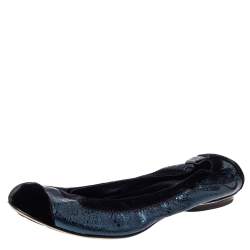 Pre Owned Chanel Metallic Blue Textured Leather And Black Velvet Scrunch CC Cap Toe Ballet Flats Size 38.5