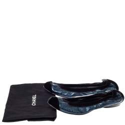 Pre Owned Chanel Metallic Blue Textured Leather And Black Velvet Scrunch CC Cap Toe Ballet Flats Size 38.5