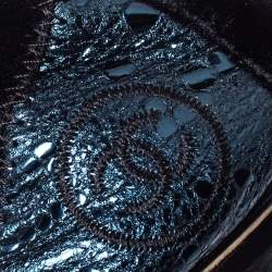 Pre Owned Chanel Metallic Blue Textured Leather And Black Velvet Scrunch CC Cap Toe Ballet Flats Size 38.5