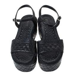 Pre Owned صندل شانيل بسير كاحل مزين بشعار الماركة سي سي و بنعل سميك جلد مبطن أسود مقاس 36