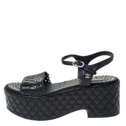 Pre Owned صندل شانيل بسير كاحل مزين بشعار الماركة سي سي و بنعل سميك جلد مبطن أسود مقاس 36