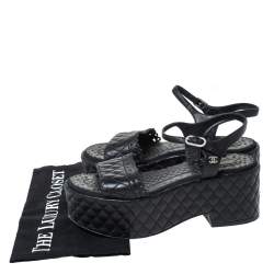 Pre Owned صندل شانيل بسير كاحل مزين بشعار الماركة سي سي و بنعل سميك جلد مبطن أسود مقاس 36