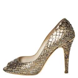 Pre Owned حذاء كعب عالي شانيل بمقدمة مفتوحة جلد ثعبان ذهبي ميتاليك مقاس 38