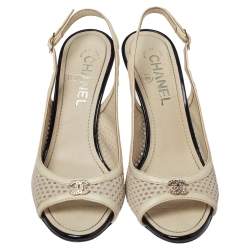 Pre Owned صندل شانيل مزين بشعار الماركة سي سي بمقدمة مفتوحة و بفتحة كعب جلد قصات ليزر أبيض مقاس 37.5