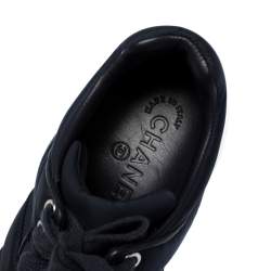 Pre Owned  حذاء رياضي شانيل برباط علوي جلد و نايلون أزرق و أبيض مقاس 37.5