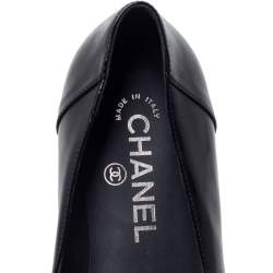 Pre Owned حذاء لوفرز شانيل بطراز سليب أون و مزين بشعار الماركة سي سي جلد أسود مقاس 35.5