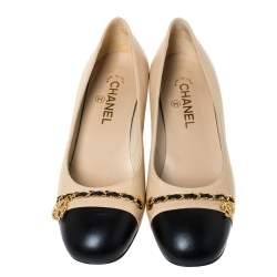 مملوكة مسبقًا حذاء كعب عالي شانيل غطاء مقدمة تفاصيل سلسلة جلد أسود/ بيج مقاس 39