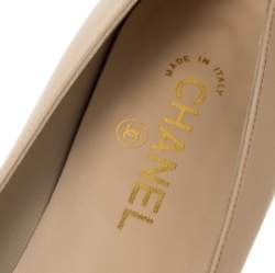 مملوكة مسبقًا حذاء كعب عالي شانيل غطاء مقدمة تفاصيل سلسلة جلد أسود/ بيج مقاس 39