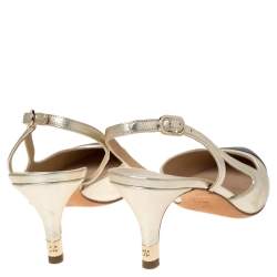 Pre Owned صندل شانيل فتحة كعب غطاء مقدمة جلد أسود / ذهبي مقاس 38