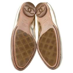 مملوكة مسبقًا حذاء فلات باليه شانيل مطاطي مجعد سي سي جلد لامع أسود/ ذهبي مقاس 38.5