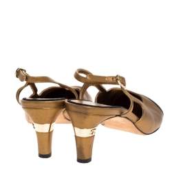 مملوكة مسبقًا Chanel Two Tone Leather And Fabric Cap Toe Slingback Sandals Size 39.5