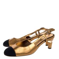 مملوكة مسبقًا Chanel Two Tone Leather And Fabric Cap Toe Slingback Sandals Size 39.5