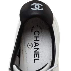 Pre Owned Chanel Monochrome Leather Logo Lace Up CC Low Top Sneakers Size 36.5