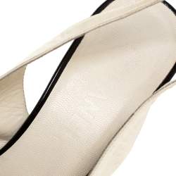 Pre Owned صندل شانيل فتحة كعب مقدمة مدببة جلد أسود / أبيض مقاس 41.5