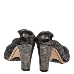 Pre Owned حذاء كعب عالي شانيل مجعد مقدمة فضية جلد مزخرف فضي و أسود مقاس 37