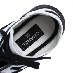 Pre Owned Chanel Black/White Fabric CC Lace Up Sneakers Size 40.5