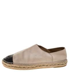 مملوكة مسبقًا Chanel Beige/Black Leather CC Cap Toe Slip On Espadrilles Size 41