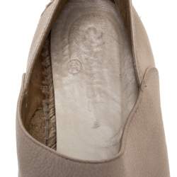 مملوكة مسبقًا Chanel Beige/Black Leather CC Cap Toe Slip On Espadrilles Size 41