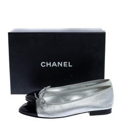 Pre Owned Chanel Silver/Black Leather And Patent Bow CC Cap Toe Ballet Flats Size 40
