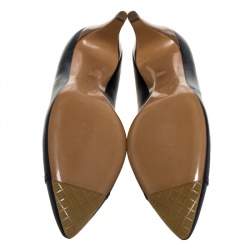 Pre Owned  Chanel Blue Leather CC Pointed Toe Pumps Size 40