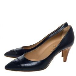 Pre Owned  Chanel Blue Leather CC Pointed Toe Pumps Size 40