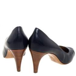 Pre Owned  Chanel Blue Leather CC Pointed Toe Pumps Size 40