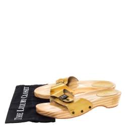 Pre Owned صندل سلايدز شانيل كلوغ خشبي جلد أصفر لامع مقاس 41