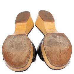 مملوكة مسبقًا Chanel Black Patent Leather CC Buckle Detail Wooden Clog Slides Size 40