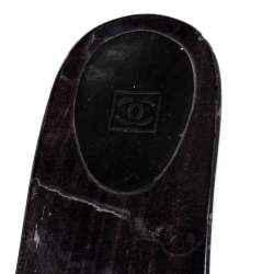 مملوكة مسبقًا صندل سلايدز شانيل كلوغ خشبي فينتدج جلد لامع أسود مقاس 41