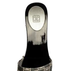 مملوكة مسبقًا Chanel Grey/White CC Logo Print Satin Wooden Clog Slides Size 41