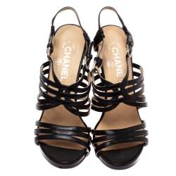 مملوكة مسبقًا صندل شانيل جلد أسود كعب فينيل مزخرف سلسلة بسيور مقاس 38.5