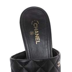 Pre Owned حذاء مولز شانيل كعب أسود تفاصيل سلسلة جلد مبطن أسود مقاس 39.5